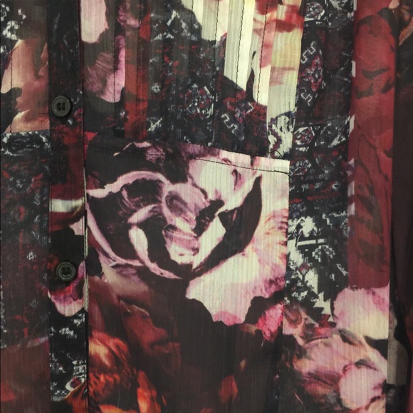 Blouse  sheer maroon color with pattern - Picture 2 of 3